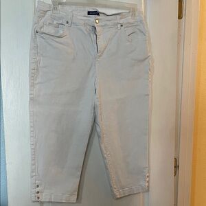 Bandolino Women's off white Capris